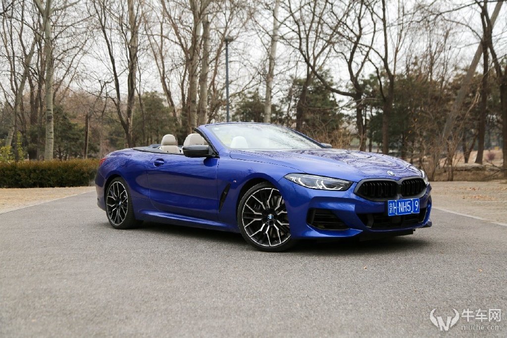 运动与优雅并存的旗舰轿跑试驾宝马840i双门敞篷版