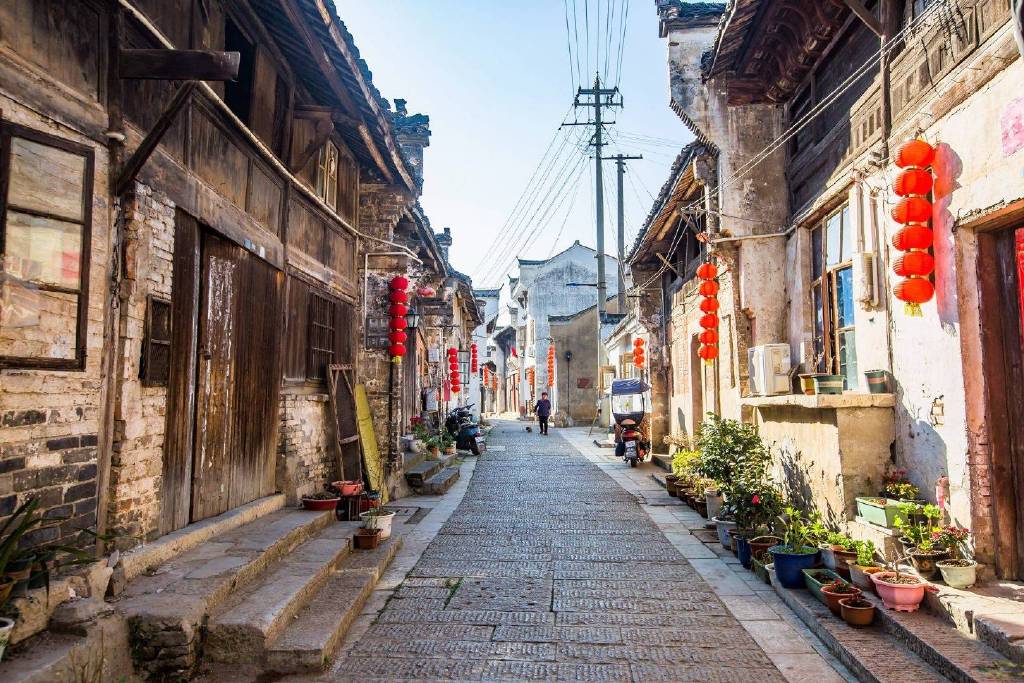 安徽池州有一座东流古镇位于长江南岸古色古香极具徽派特色