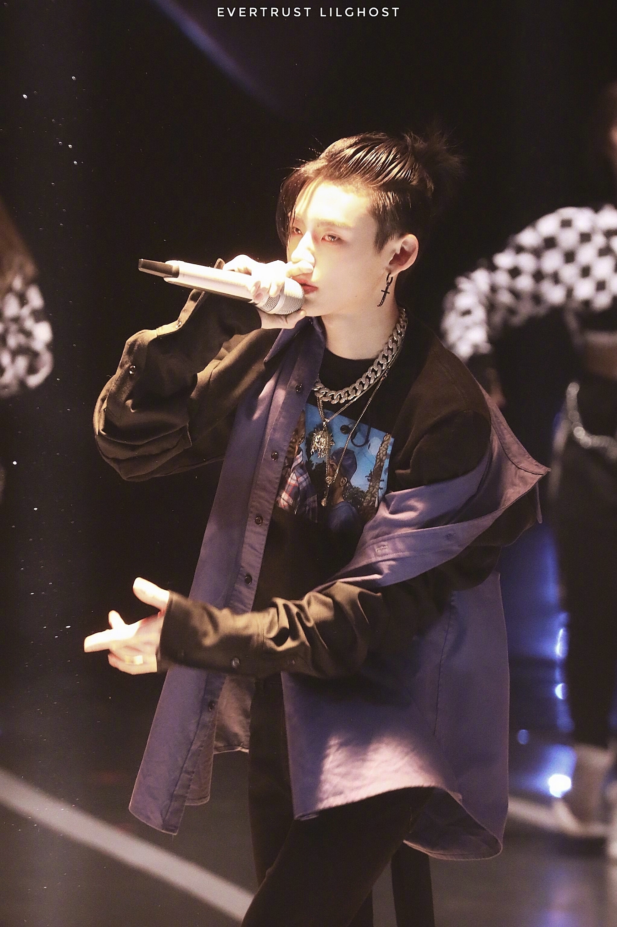 小鬼王琳凯舞台照小合集舞台上的小鬼又酷又拽,私下却是一个可爱鬼