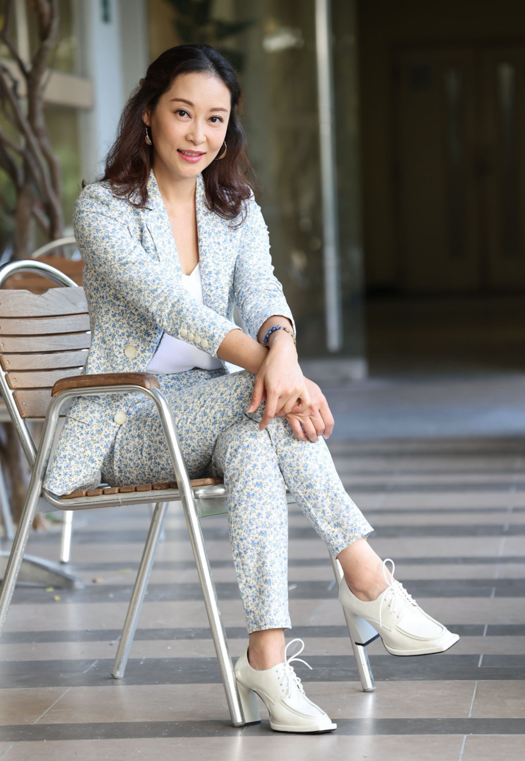 杨怡姐姐自曝明年结婚，与富商同居生女13年，无怨无悔照顾俩继女|杨卓娜|继女|结婚_新浪新闻