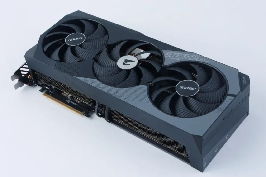 精雕细琢性能暴增技嘉aorusgeforcertx4070ti超级雕12g