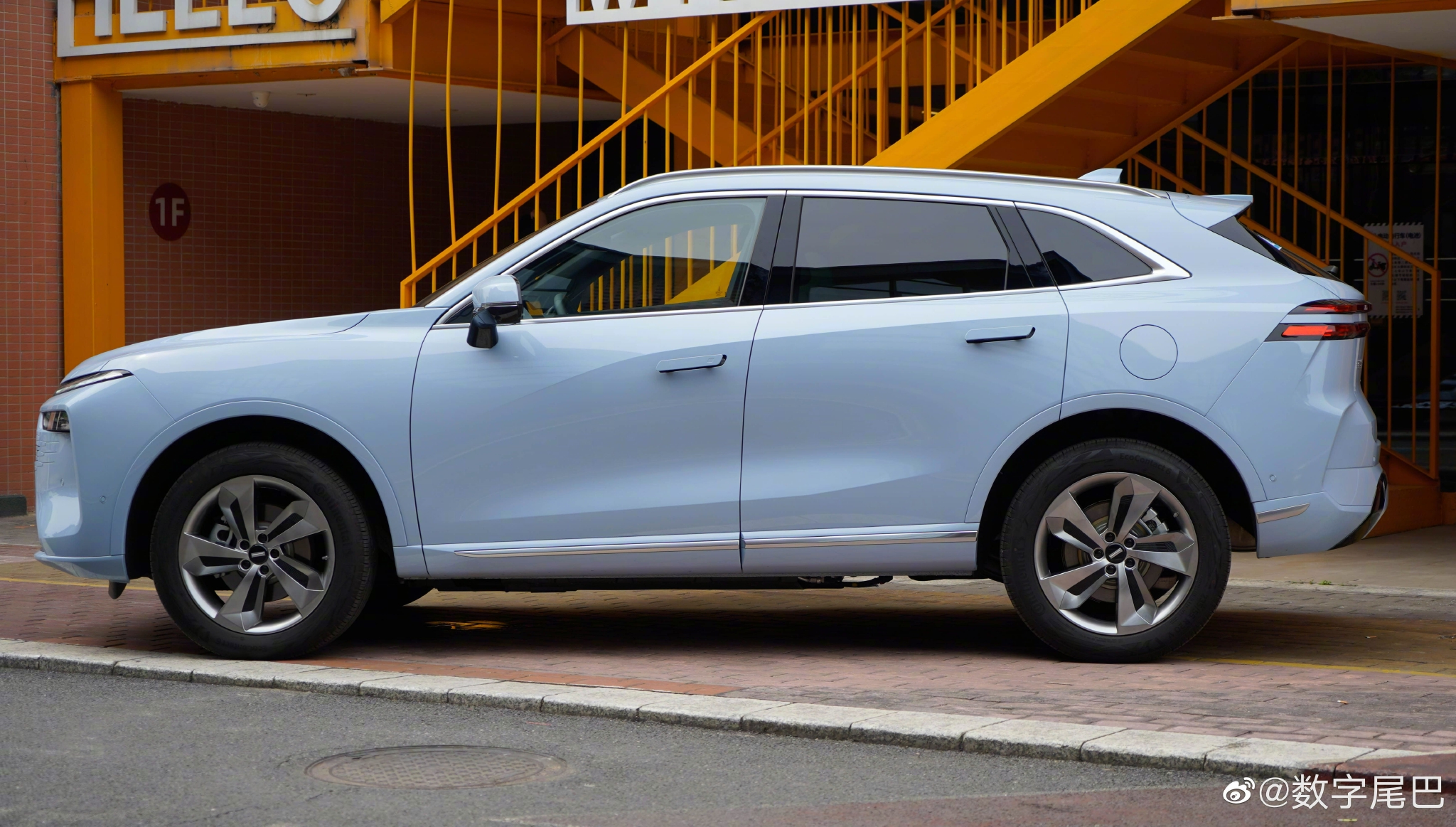 魏牌新摩卡dhtphev静态图赏