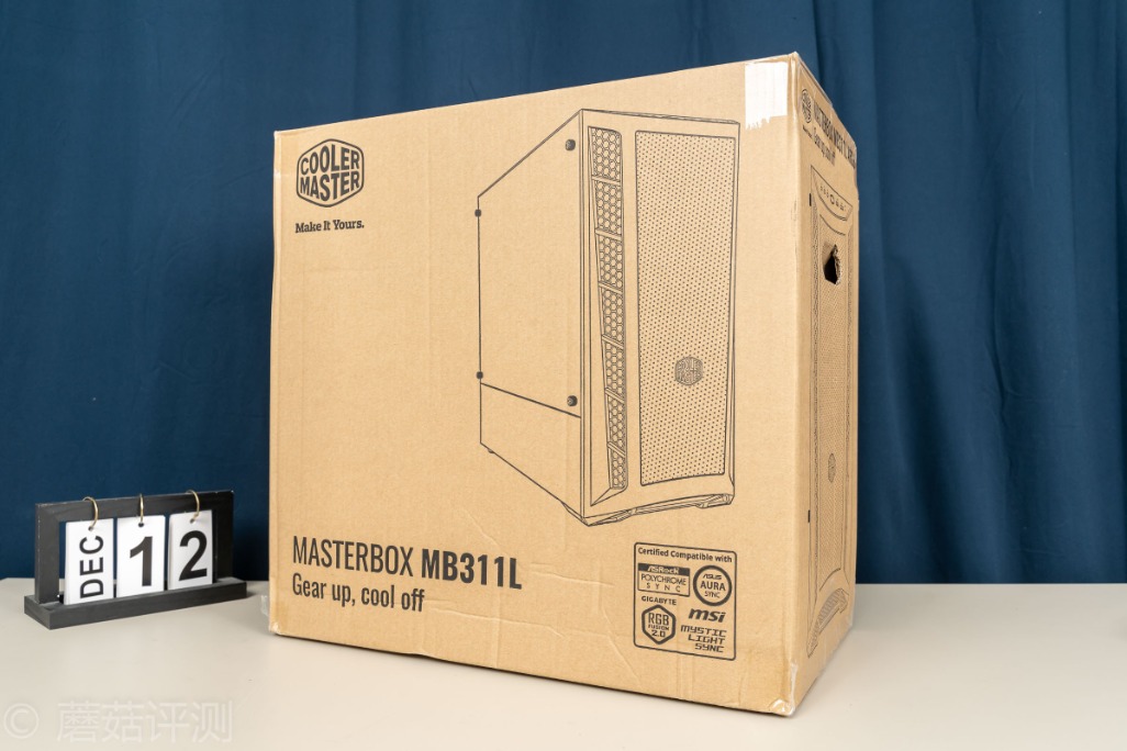 二,酷冷至尊旋风mb311l机箱 外观 ▼机箱的包装还是熟悉的酷冷至尊的