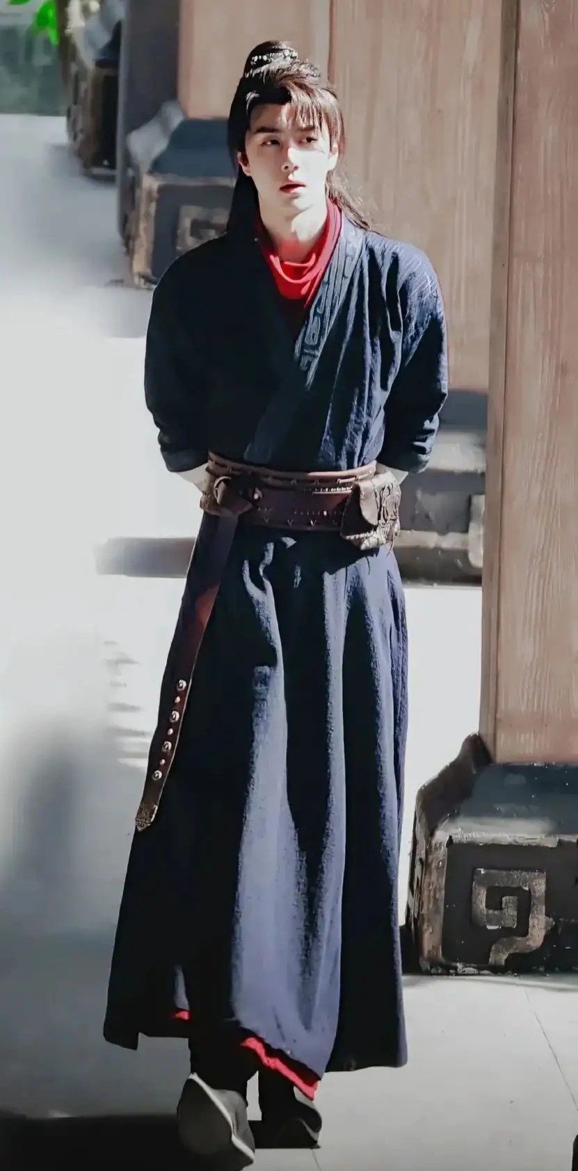 王一博的全身照也是惊艳时光的那种