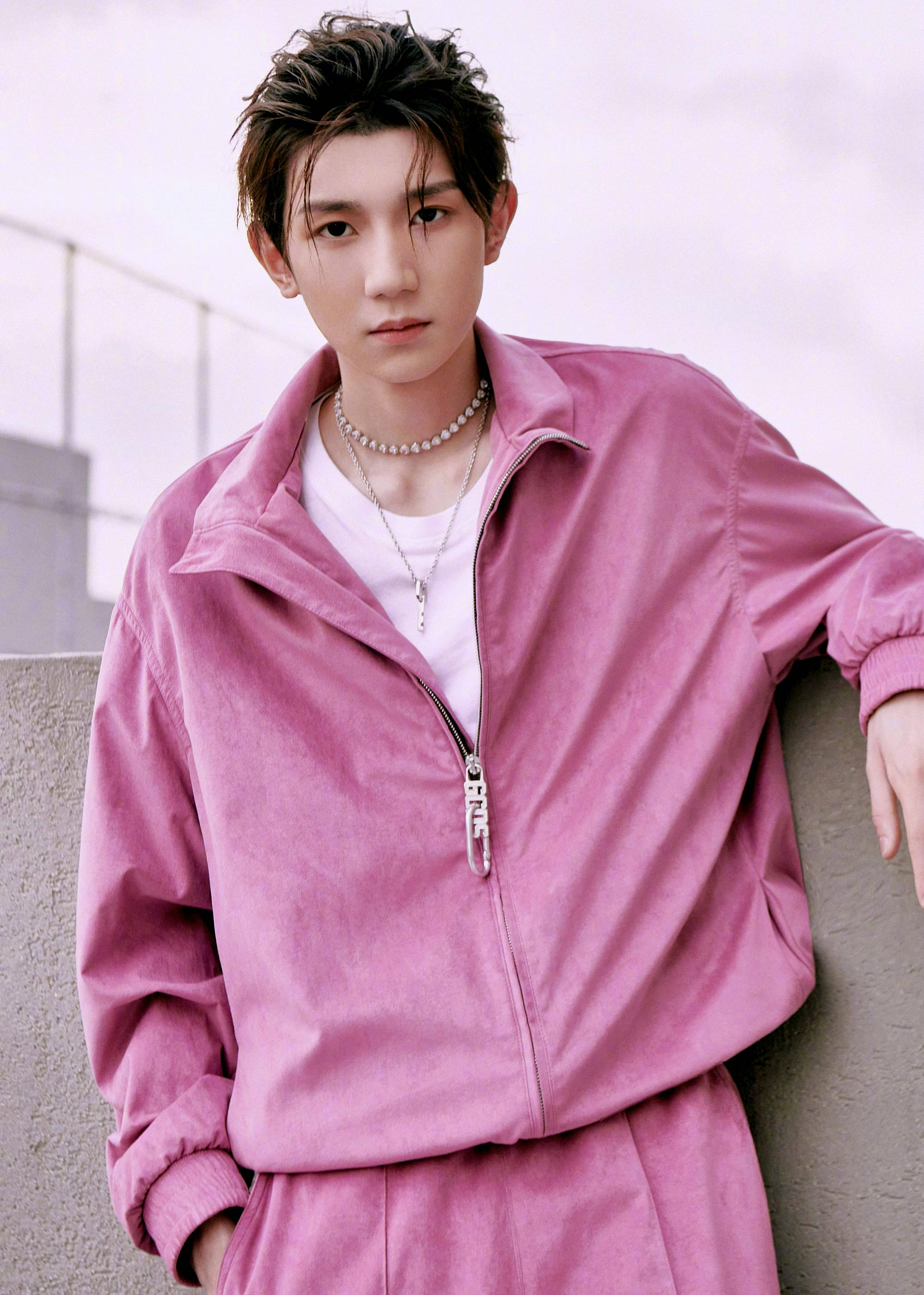 王源明日创作计划造型释出 今晚就能看到《疯人公园》_高清图集_新浪