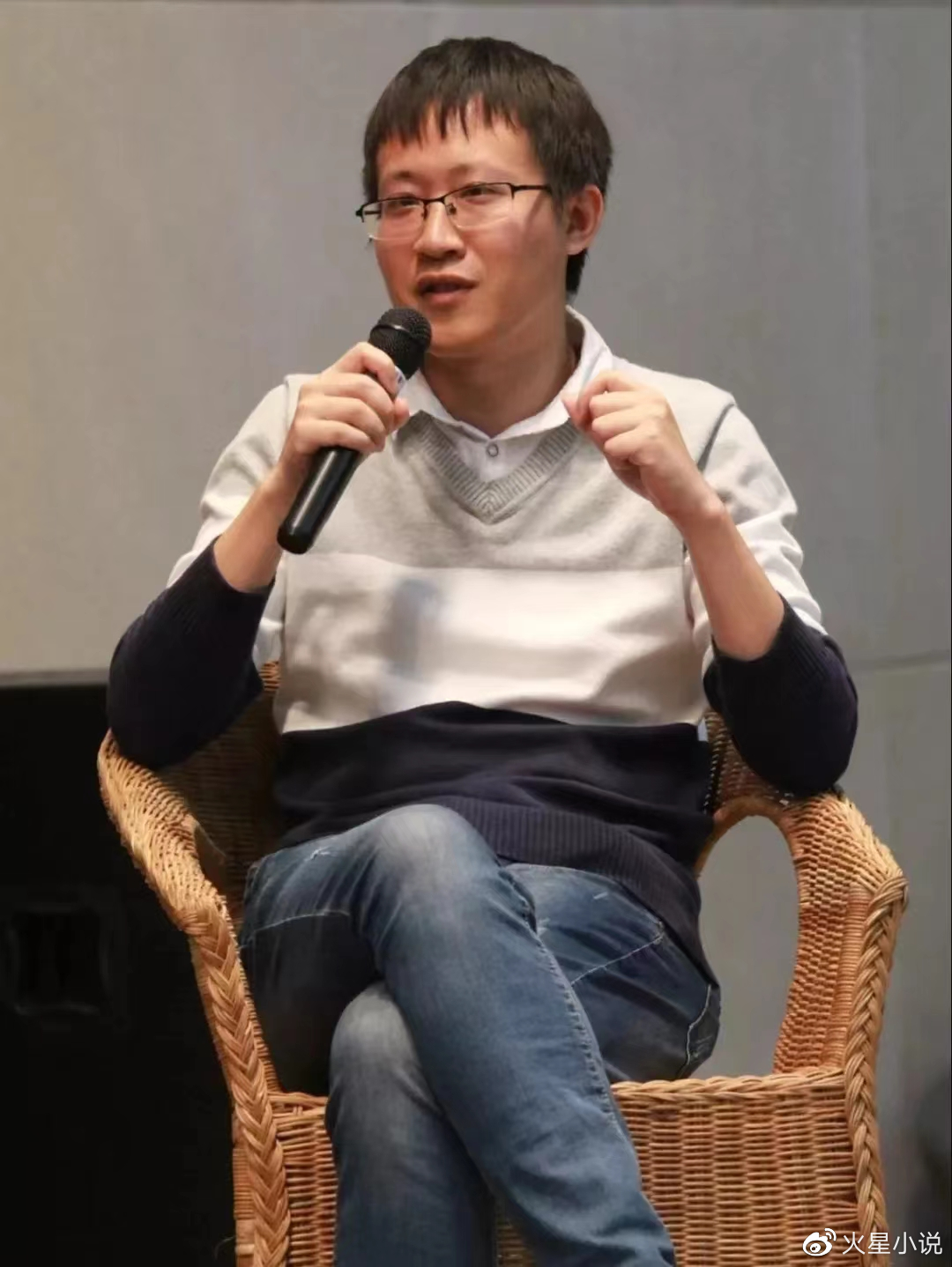 被刘慈欣、刘宇昆盛赞的科幻作家刘洋，新作《裂缝》到底有多硬核？|裂缝|硬核|刘洋_新浪新闻