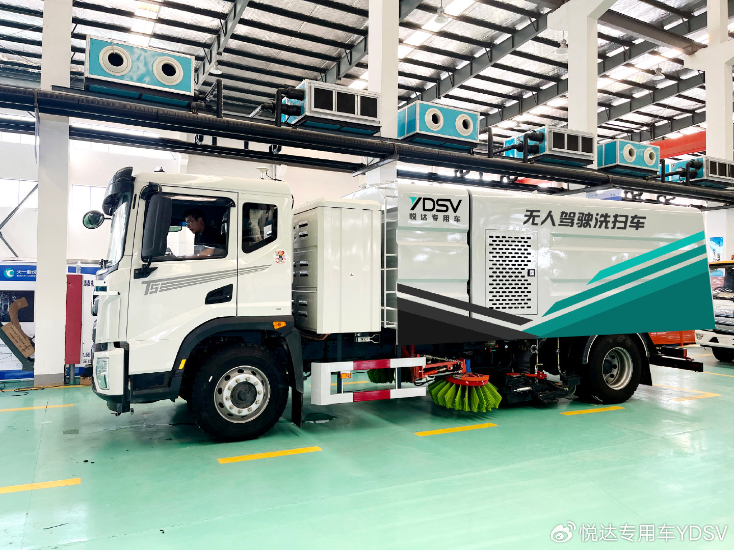 盐城市首台纯电动无人驾驶环卫车在悦达专用车公司顺利下线