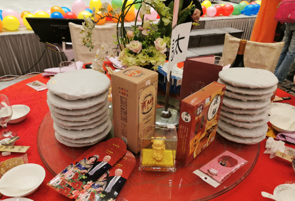 黄夏蕙移民美国设饯别宴，舞狮助兴场面热闹，群星献唱做最后告别|黄夏蕙|潘炳烈|移民_新浪新闻