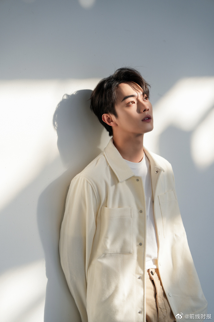 许凯春天随拍676767好帅