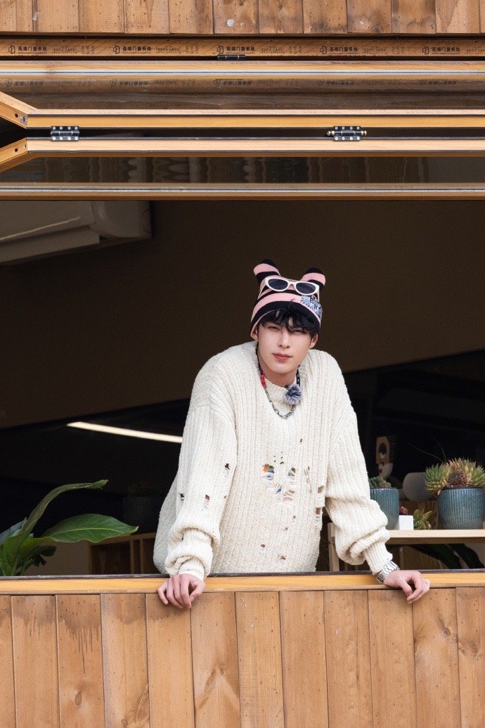 王鹤棣桃花坞剧照帅气可爱的活力棣棣今天你看节目了嘛