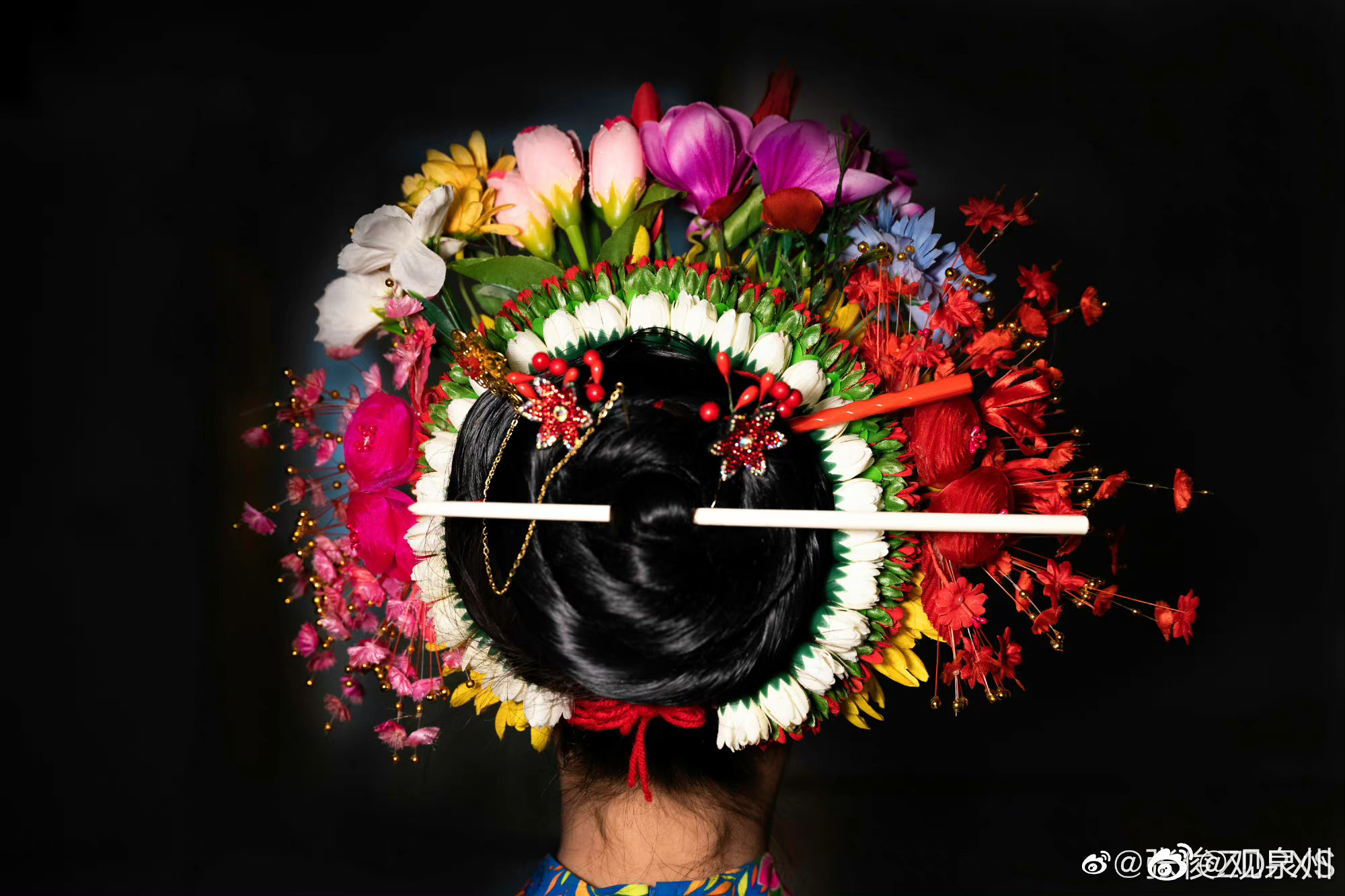 圆髻为盘木簪定发,花田半亩乘风踏浪,勤劳能干善良的蟳埔女!