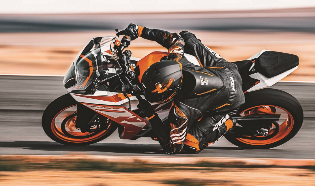 地表400cc最强暴躁单缸发布,全新rc390