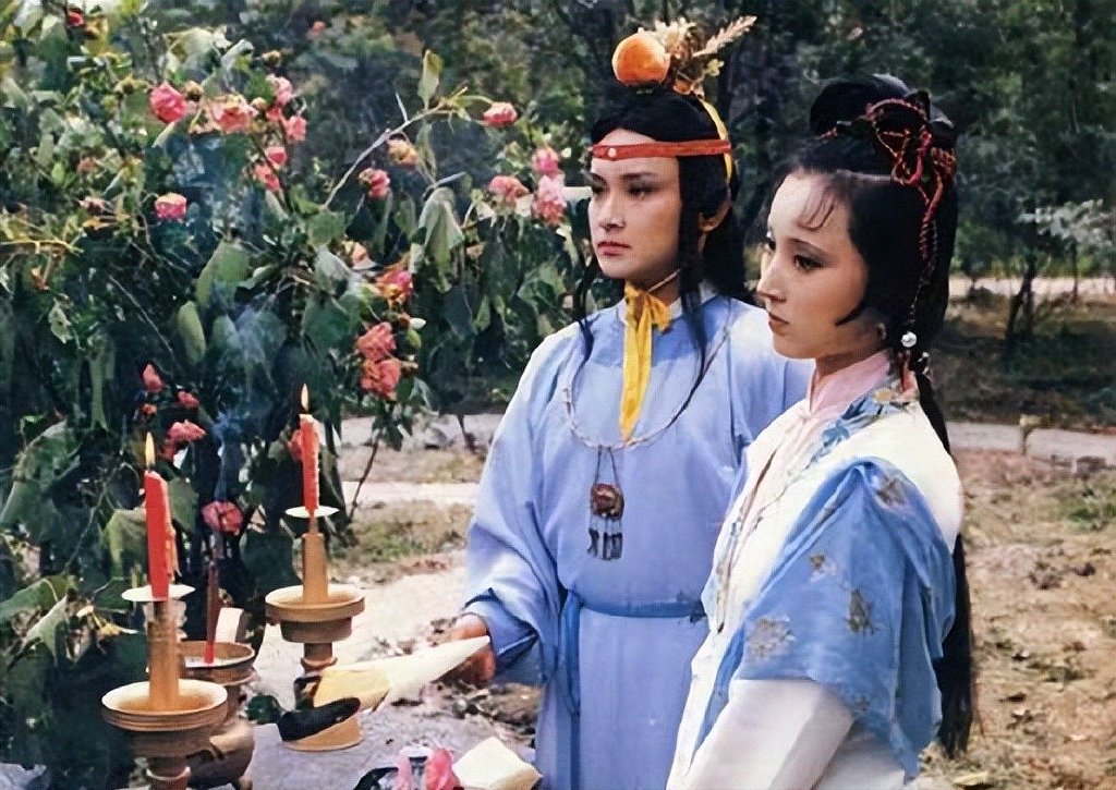 87《红楼梦》贾宝玉和林黛玉的八套“情侣装”,到底有多美?休闲区蓝鸢梦想 - Www.slyday.coM 87《红楼梦》贾宝玉和林黛玉的八套“情侣装”,到底有多美?休闲区蓝鸢梦想 - Www.slyday.coM