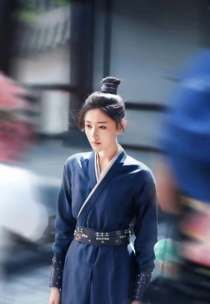 张天爱新剧角色海报,男装造型英气十足,男装可以又飒又美……__财经