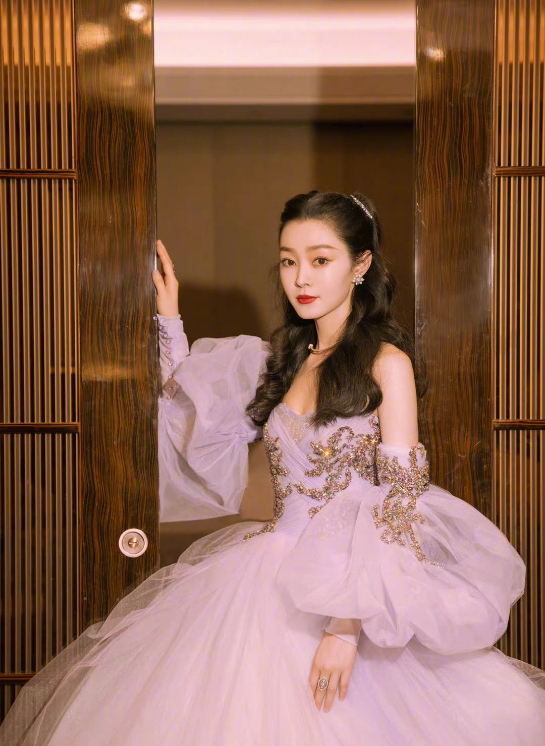 原来当时爆料的紫色晚礼服就是宋轶啊!_高清图集_新浪网