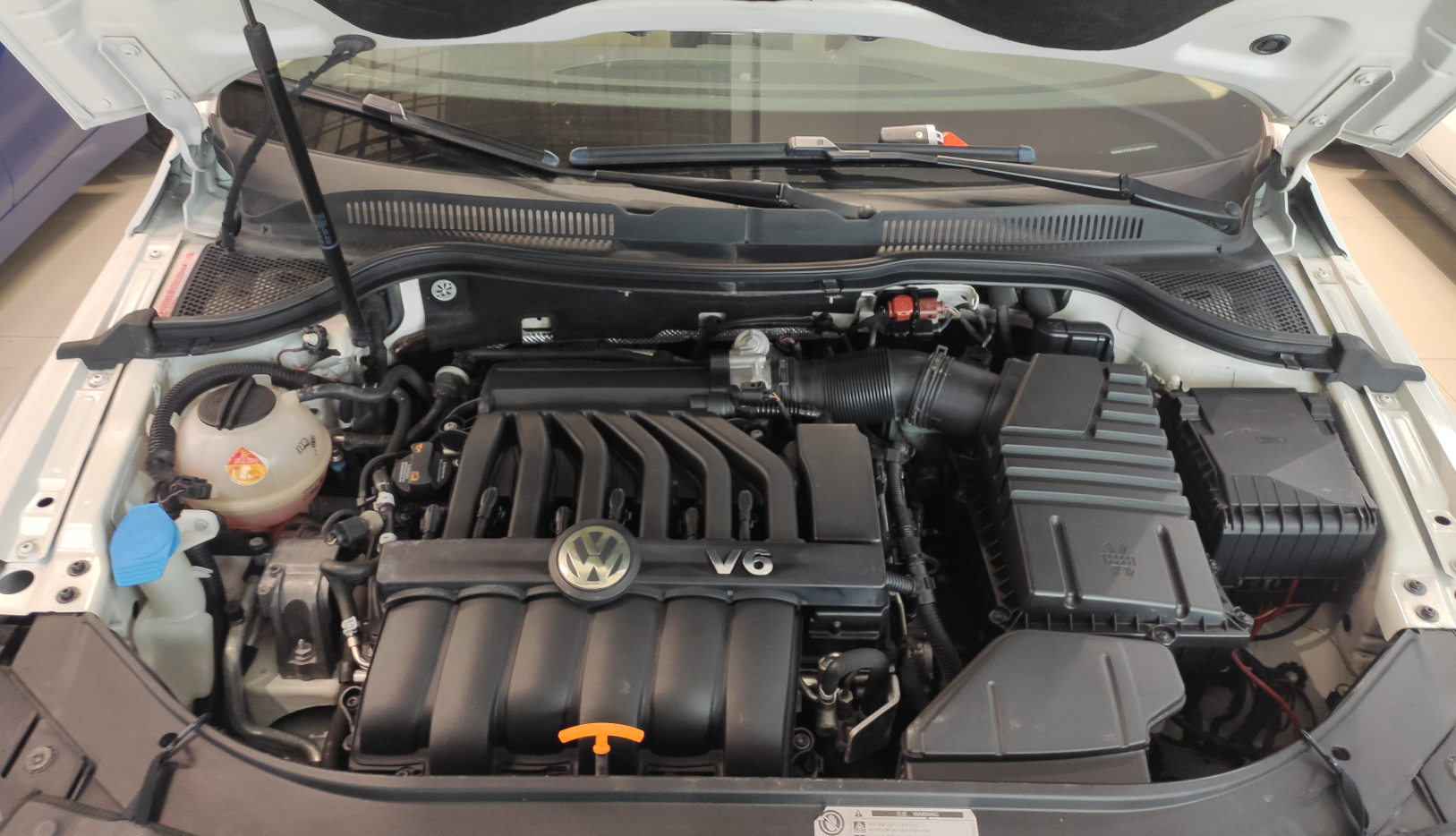 6l自然吸气v6发动机,最大马力300匹,最大扭矩350n·m,匹配6档湿式双