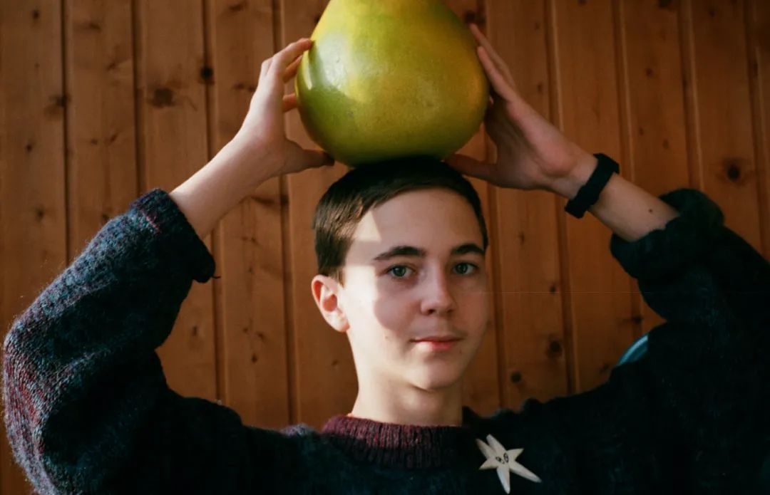 刘先生连续7天吃了柚子,不久后,他突然出现四肢酸痛,手脚无力,且症状