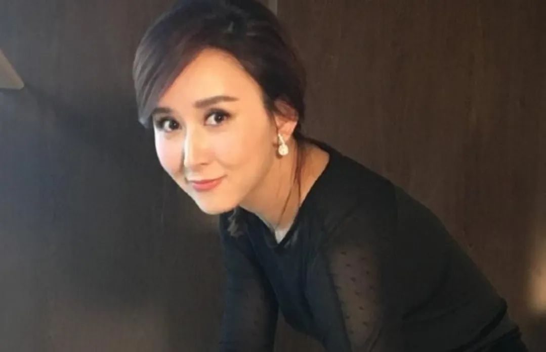 上浪姐2的百亿贵妇胡静老公为她割掉器官为何在深夜买醉