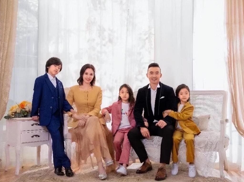 50岁刘畊宏晒全家福庆结婚15周年,与张艺兴同天生日梦幻连麦休闲区蓝鸢梦想 - Www.slyday.coM 50岁刘畊宏晒全家福庆结婚15周年,与张艺兴同天生日梦幻连麦休闲区蓝鸢梦想 - Www.slyday.coM