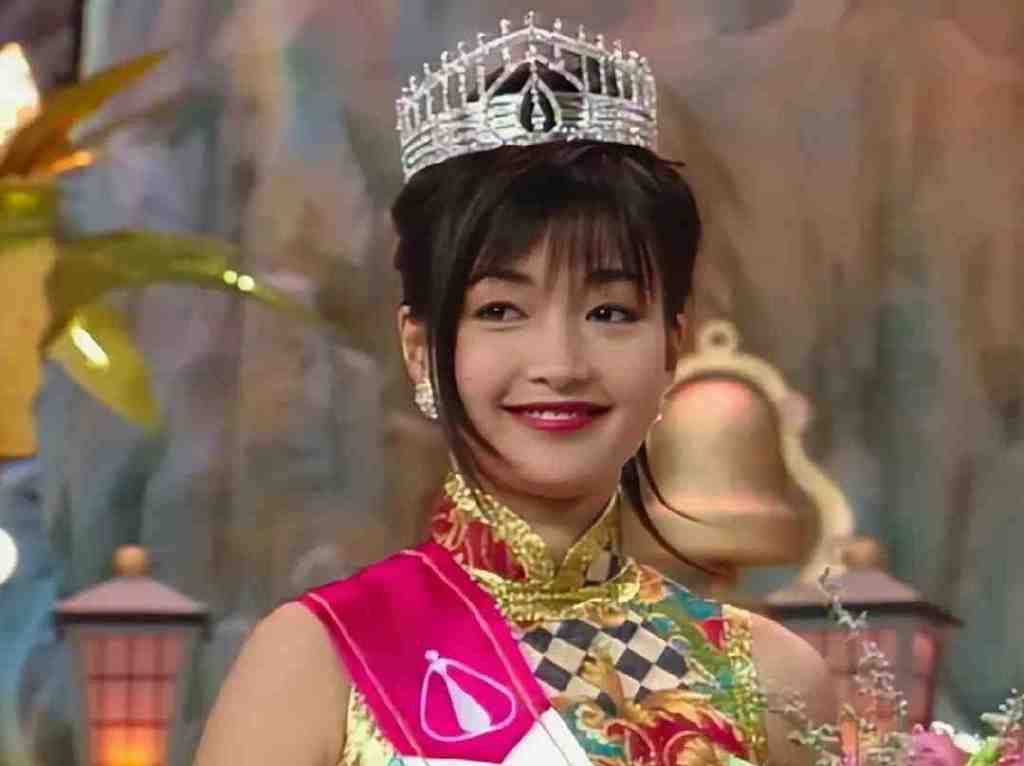 “最美郭襄”李绮红现状，满脸褐斑样貌大变，本人承认已到更年期|李绮红|郭襄|更年期_新浪新闻