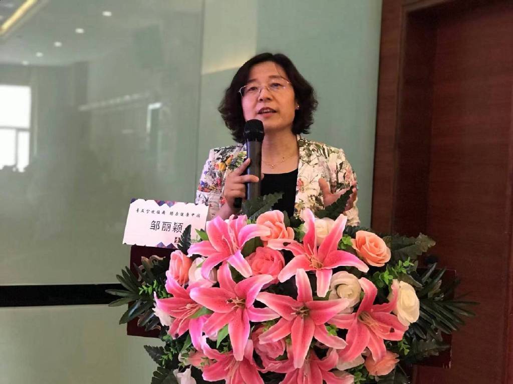 中国医师节苏菲儿43岁高龄产子 发文赞最美医师邹丽颖德艺双馨|苏菲儿