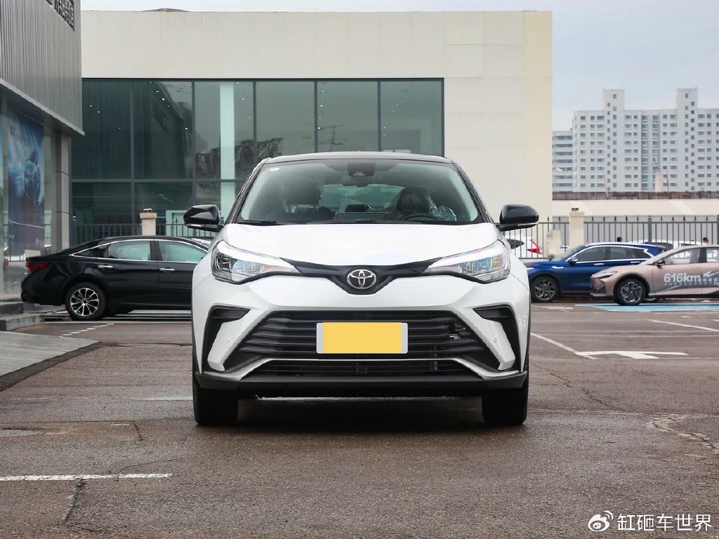 合资运动小轿跑,堪称贵族小型suv,省油又省心,解读丰田奕泽