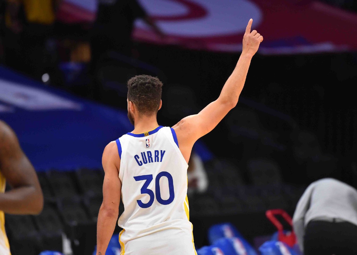 nba综述排名库里轰49分刷新历史威少再破纪录约基奇轰47分