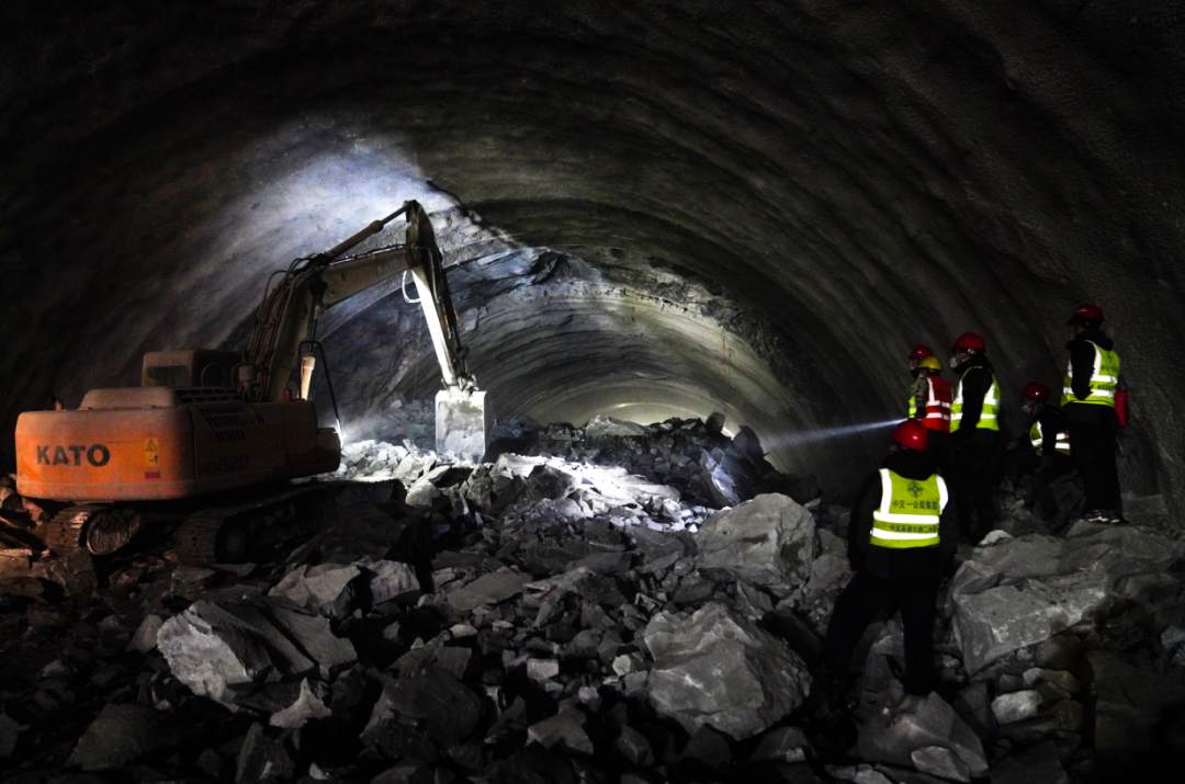直通成渝,重庆铜安高速巴岳山隧道左线贯通|隧道|高速公路|双城_新浪