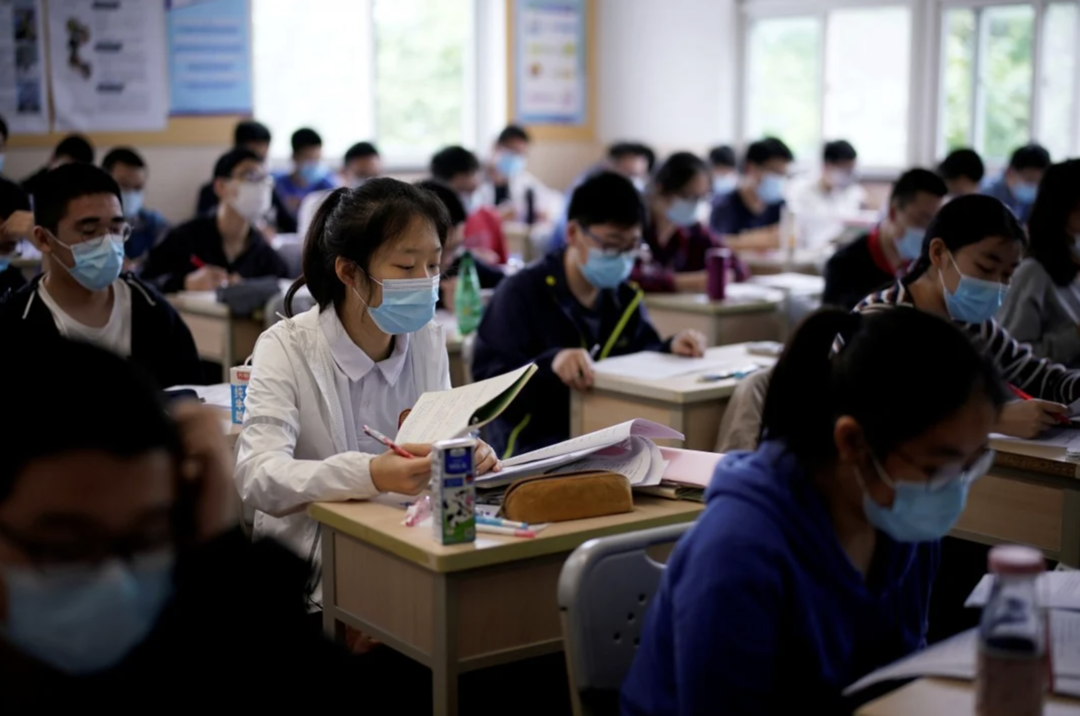 上海禁止小学期末英语考试旨在减轻学生学业负担