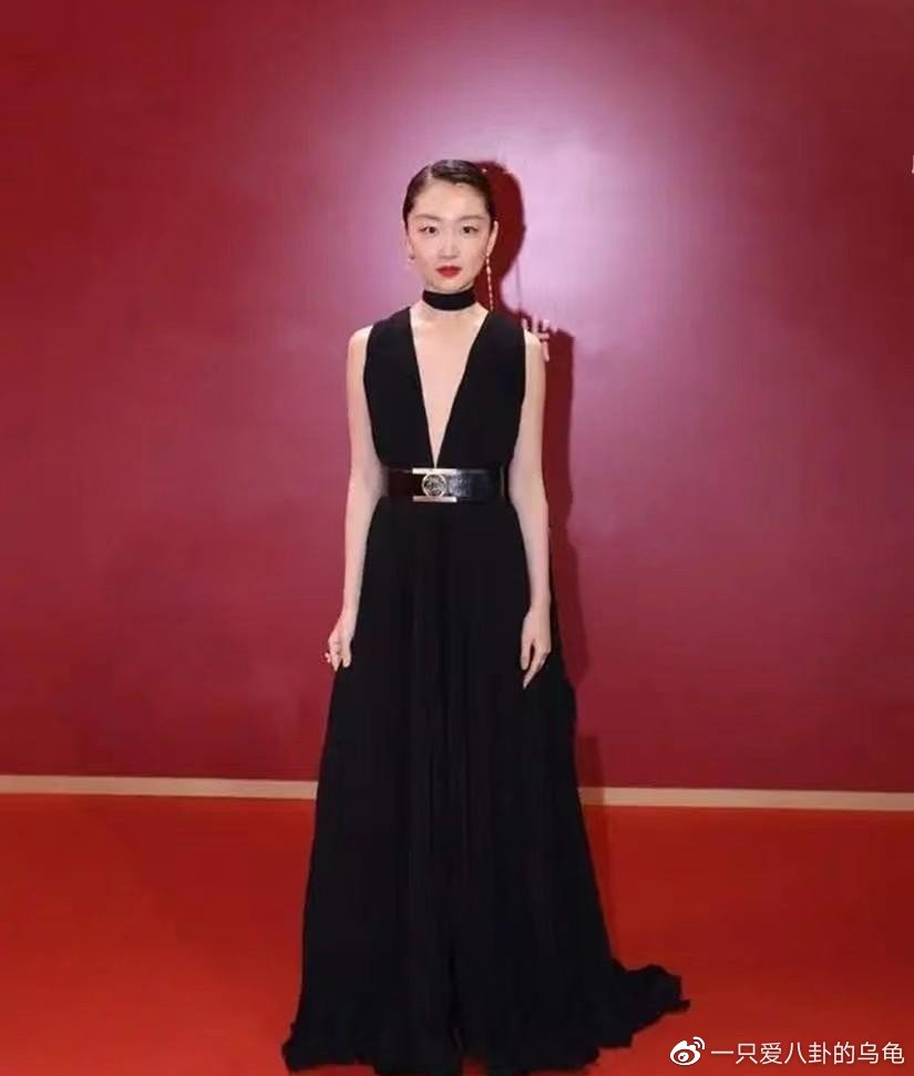 “完美”暴露身体缺陷,明星雷人红毯造型,看得我忍不住笑出了声休闲区蓝鸢梦想 - Www.slyday.coM “完美”暴露身体缺陷,明星雷人红毯造型,看得我忍不住笑出了声休闲区蓝鸢梦想 - Www.slyday.coM