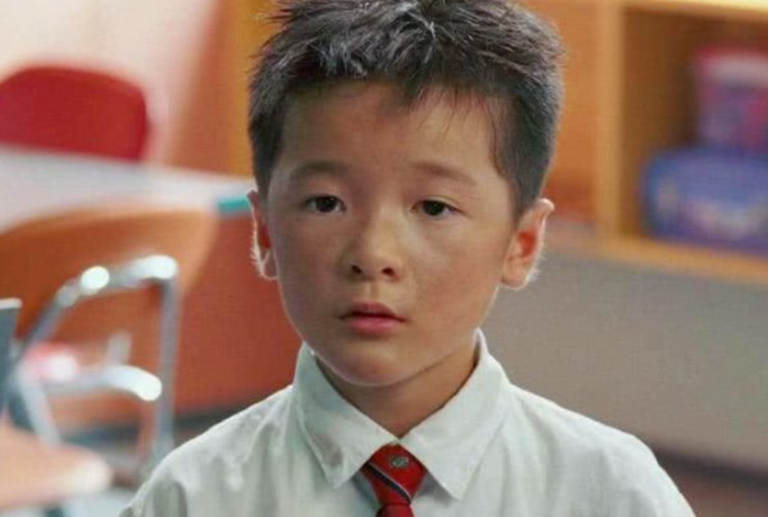 原来《长江七号》的小男孩,如今却都成了大美女!