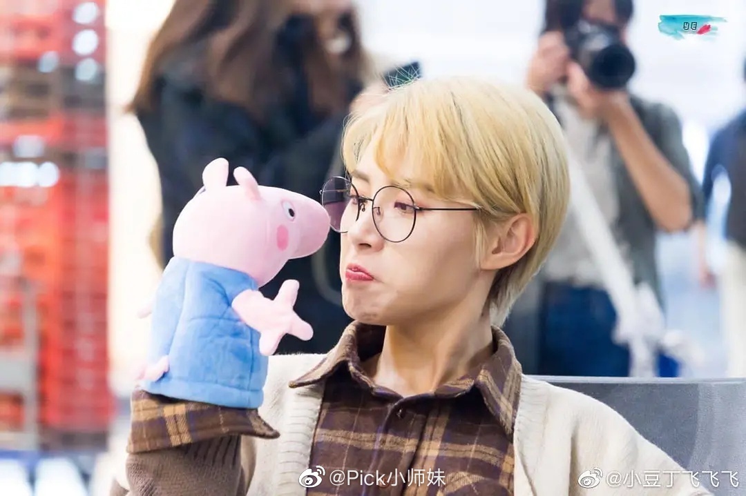 戴萌短发帅而不t金发看起来奶呼呼好可爱