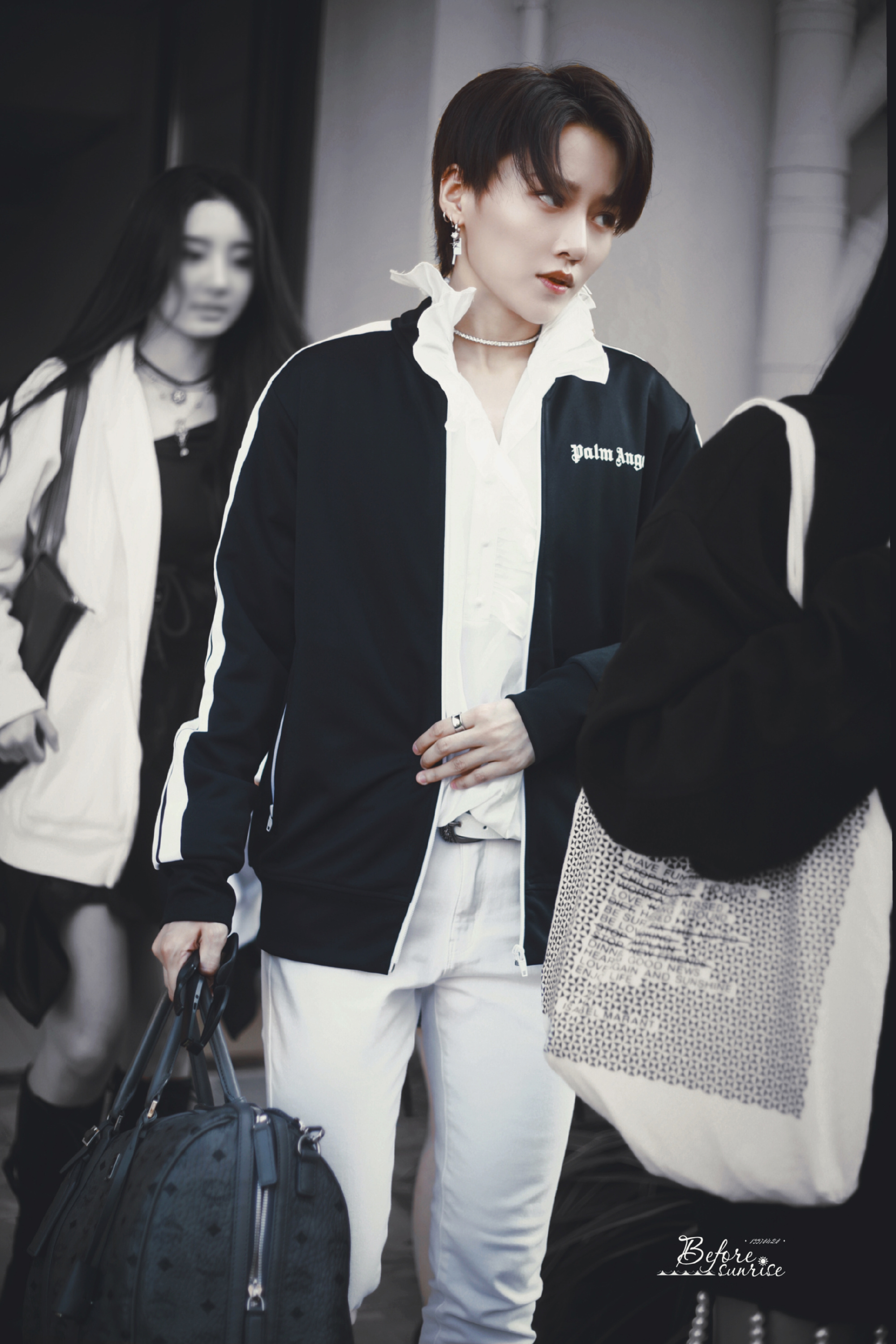 执着右脸的刘老师_高清图集_新浪网