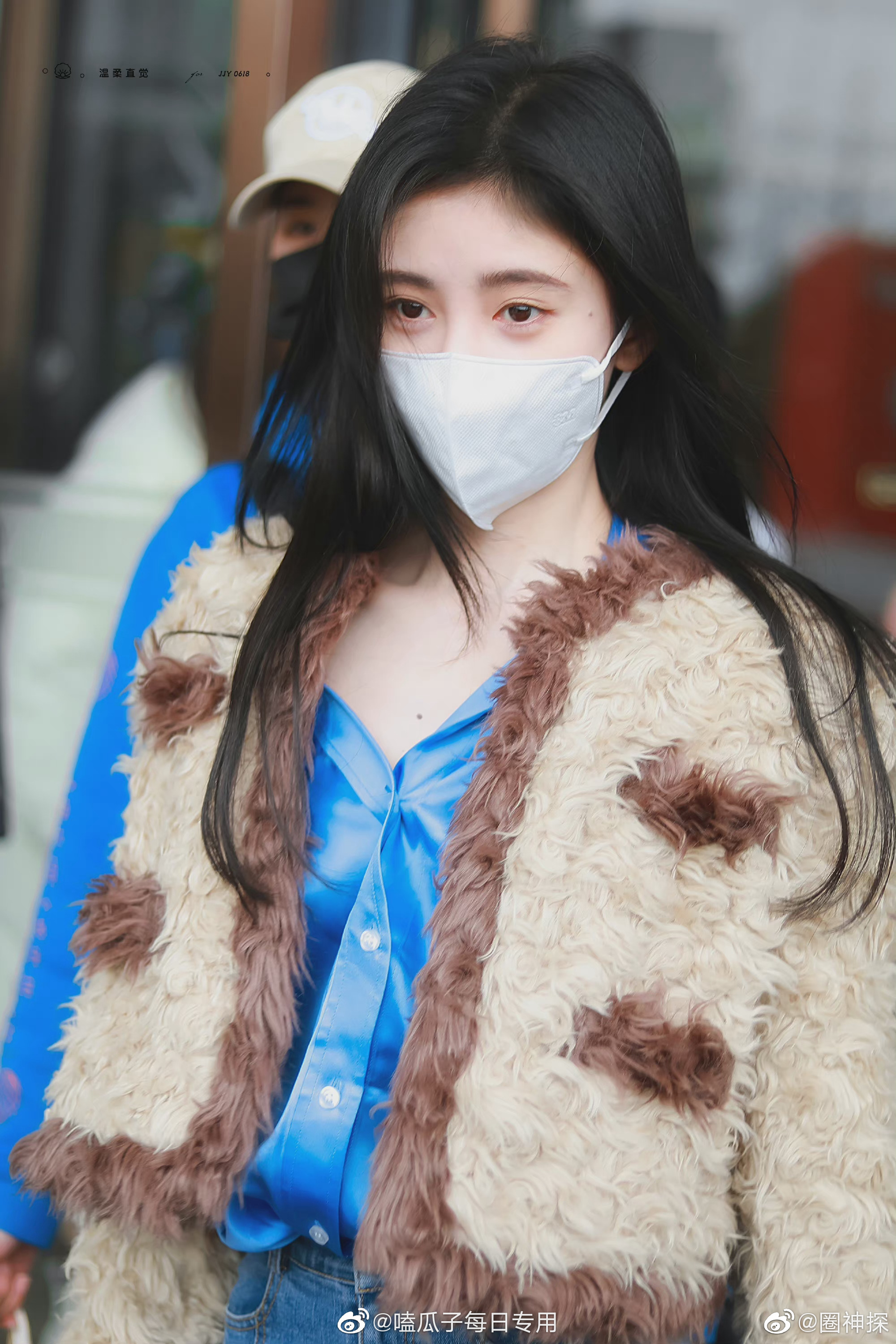 鞠婧祎上班饭拍,口罩遮不住的美貌
