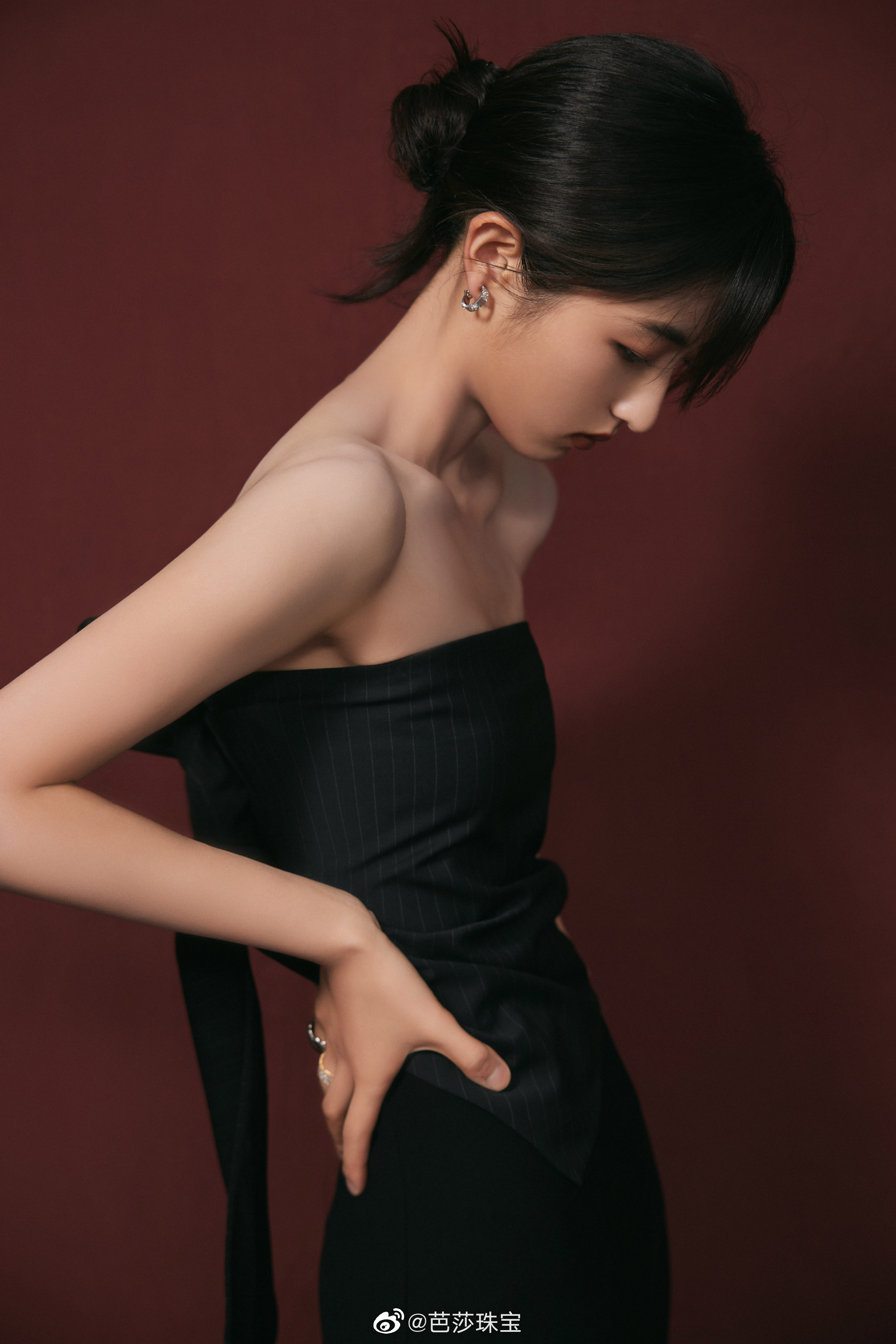 演员@张子枫 佩戴buccelliti珠宝亮相华表奖红毯现场 ……_高清图集