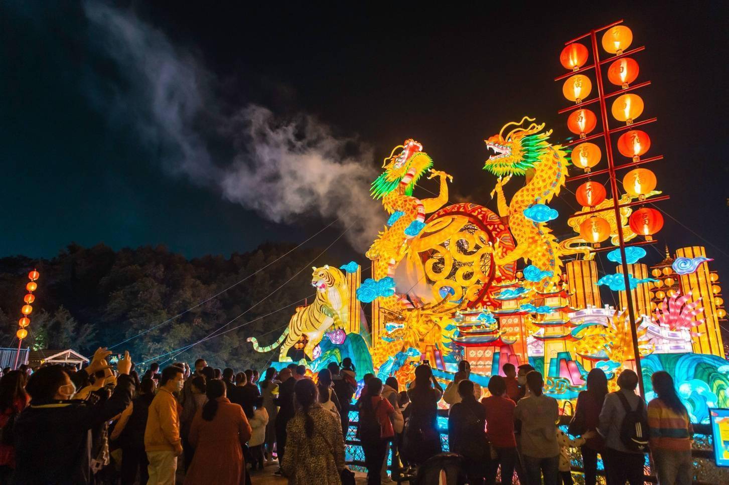 华南最大迎春灯会来了汉服游园最受市民追捧