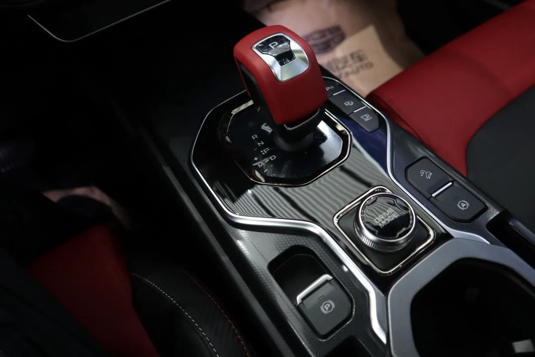 自主SUV中的极光，1.5T仅12万左右，吉利ICON/长安UNI-T怎么选