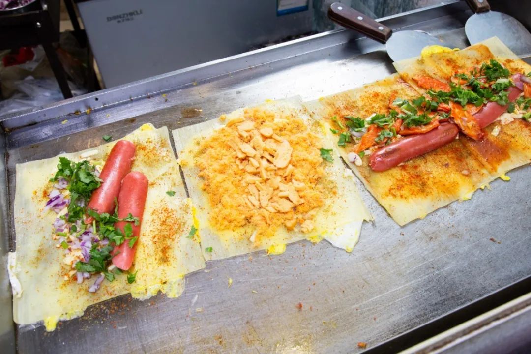 南开的学生一放学就去排队这家烤冷面这么香吗