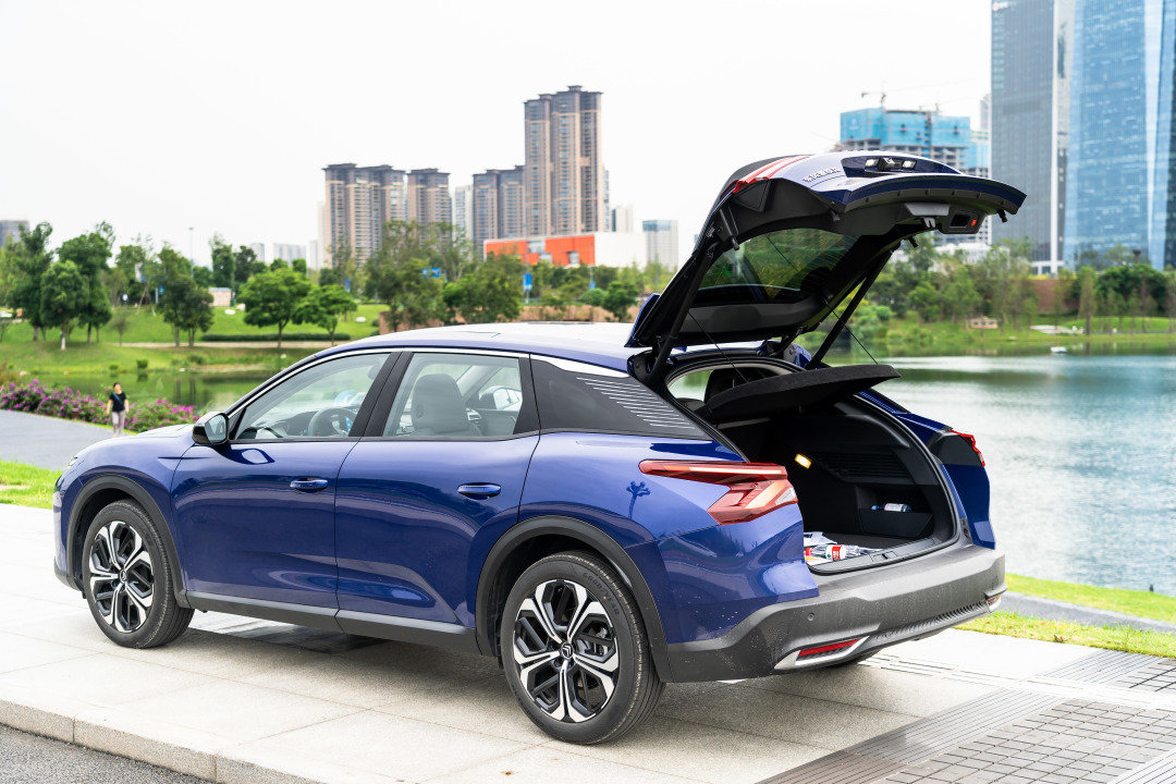 首试东风雪铁龙凡尔赛c5x小众车大气魄