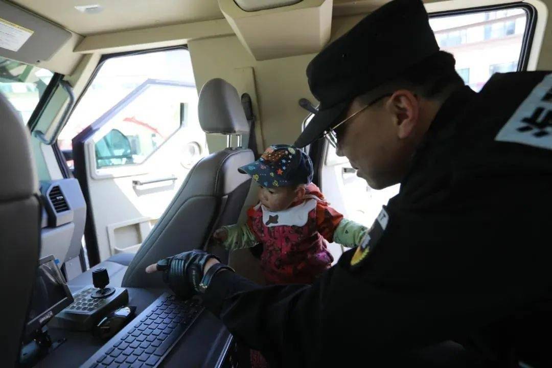 【你好,警察节】海阳公安向全市人民汇报休闲区蓝鸢梦想 - Www.slyday.coM 【你好,警察节】海阳公安向全市人民汇报休闲区蓝鸢梦想 - Www.slyday.coM