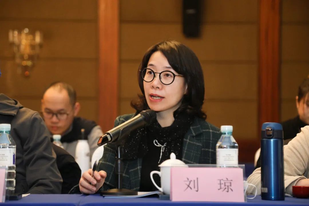 《人民日报》文艺部副主任刘琼表示,这部剧对性别的塑造很真实.