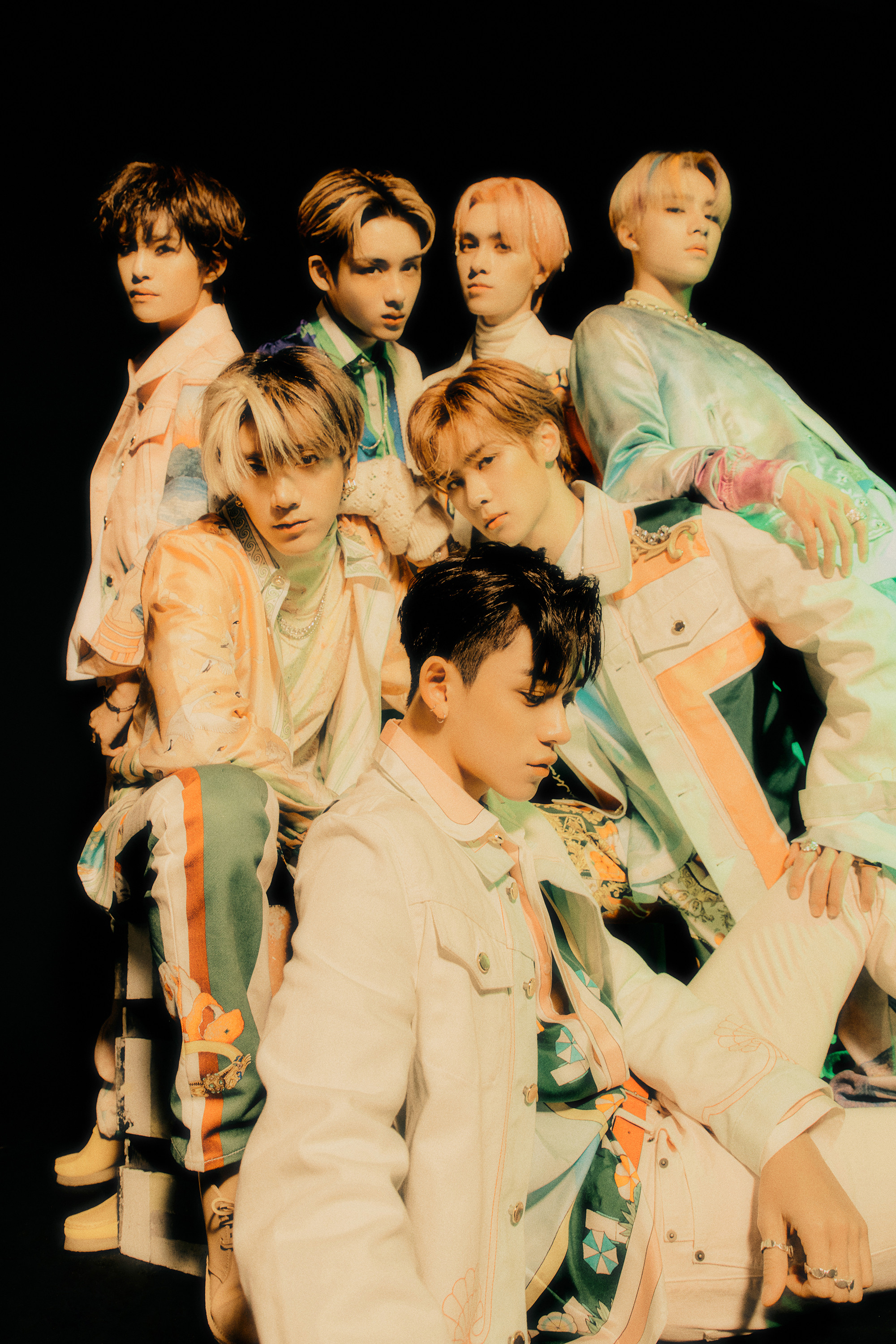 另外,威神v第三张迷你专辑《kick back》也将发