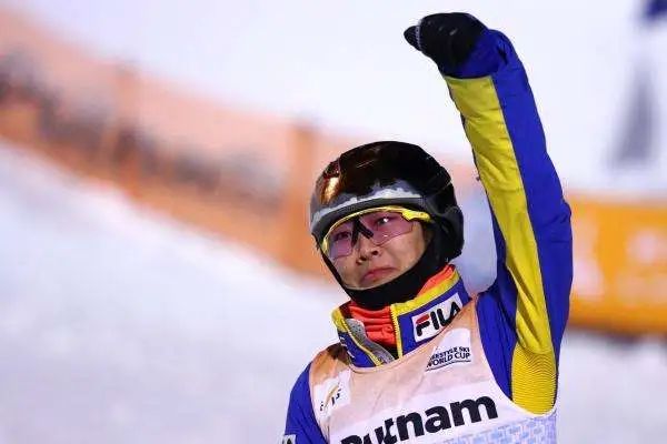 奥运冠军徐梦桃大婚！手戴金镯显贵气，央视贺喜，吴宣仪等祝福休闲区蓝鸢梦想 - Www.slyday.coM