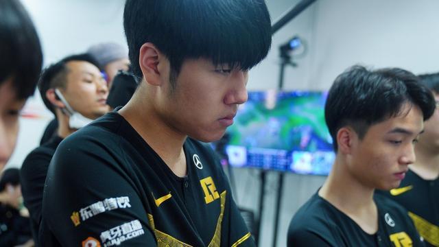 gala才是rng滴神训练赛被曝光对面ad被gala打成评分30