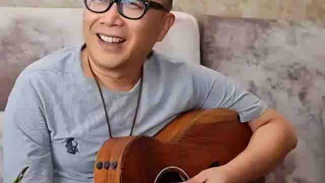 《两只蝴蝶》的庞龙去哪里了？曾经和刘德华抢风头，如今当了老师|音乐|演唱会|专辑|父母|电视剧_新浪新闻