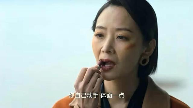 《狂飙》“程程”近况曝光：与丈夫黄海波打球，黄海波表现引争议