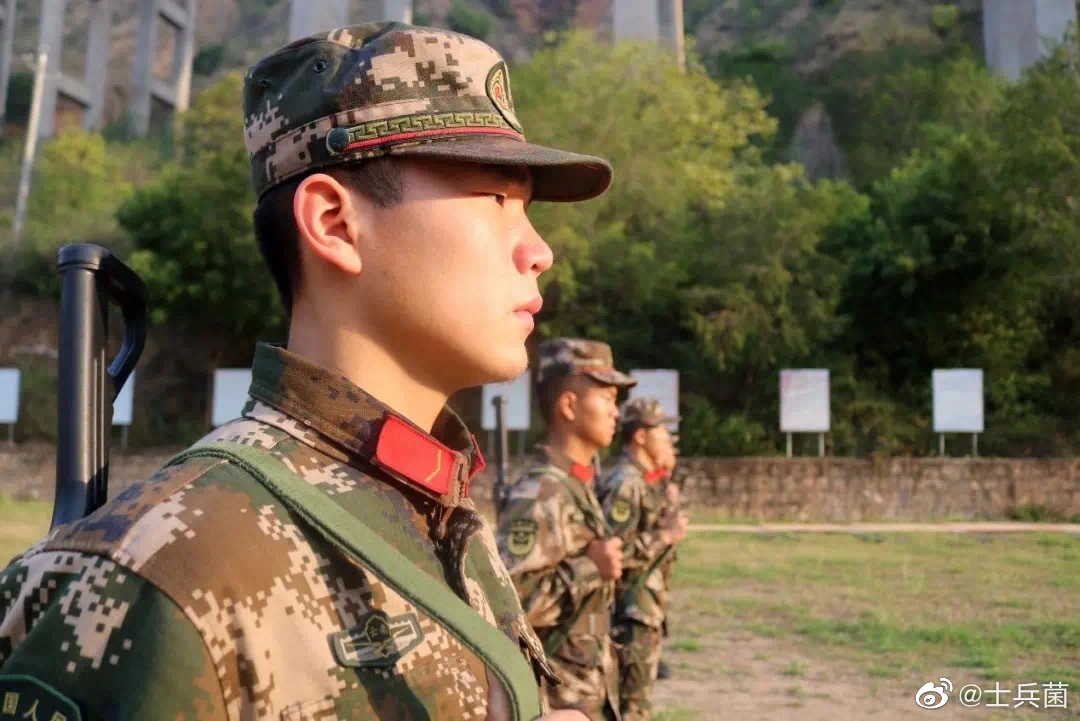 穿上军装那一刻,你们已悄然成长(云南武警)