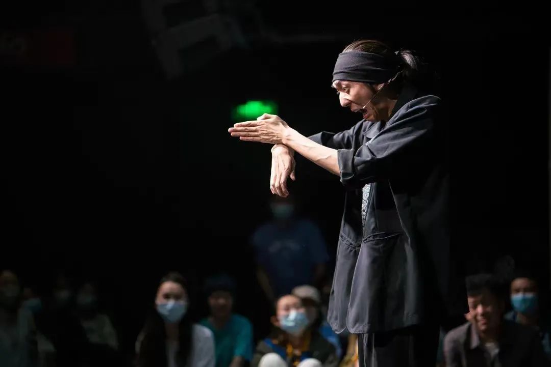 默剧艺人王梓:"快乐总比难过要好"|王梓|演员_新浪新闻