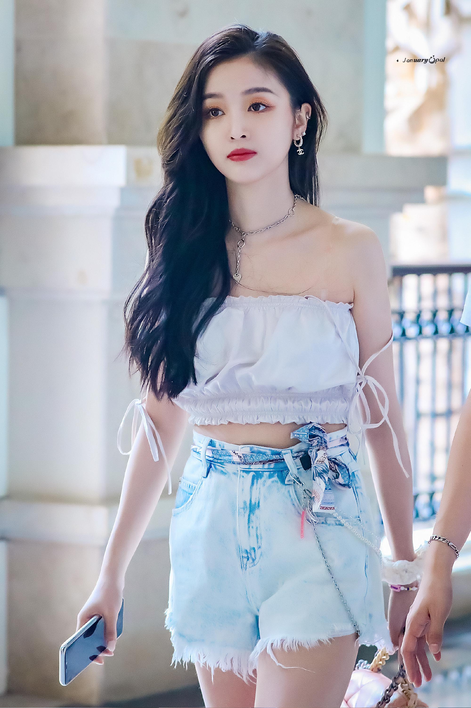 吴宣仪这个身材太让人羡慕了,好迷人