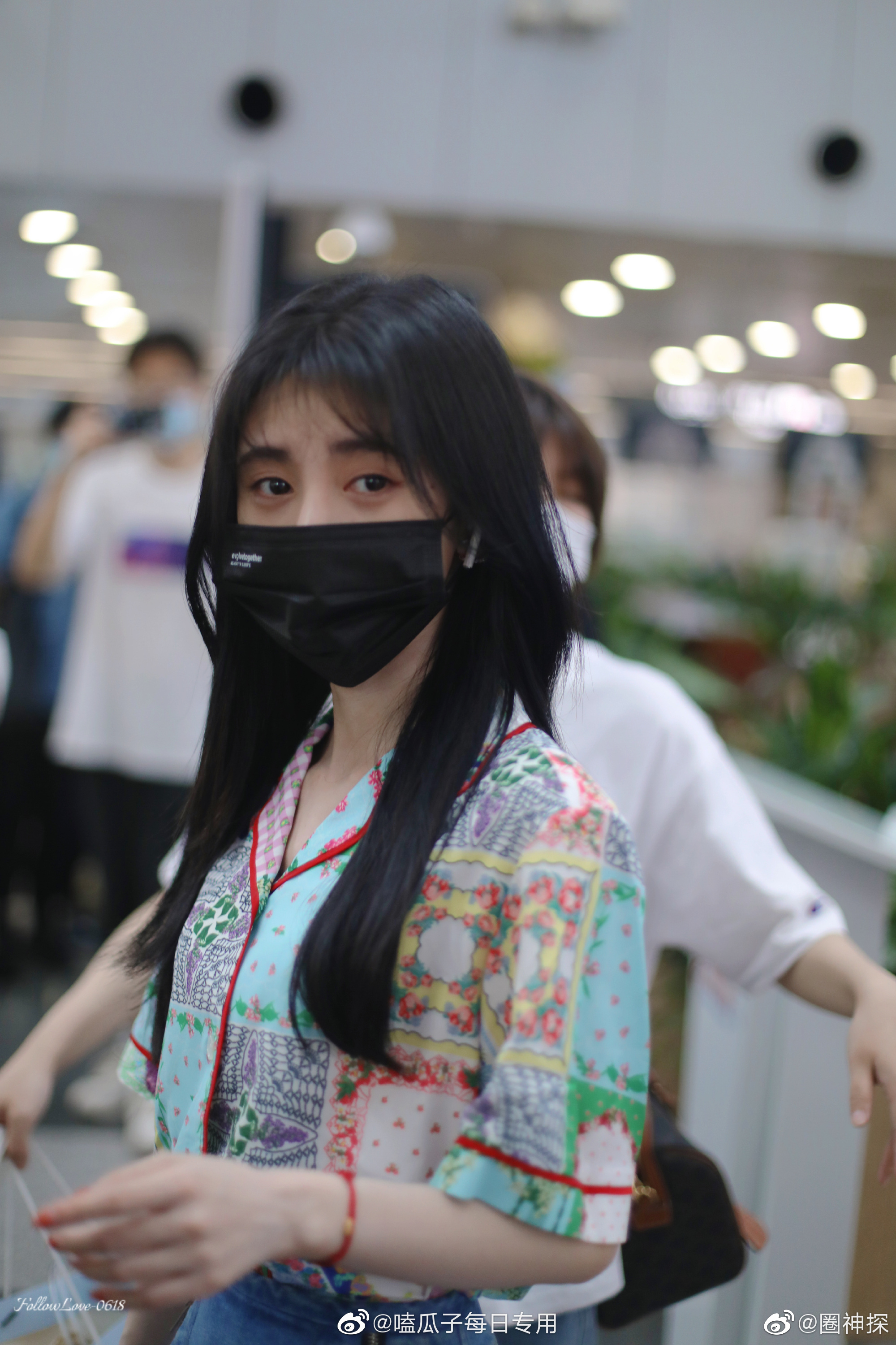 鞠婧祎上班饭拍,口罩遮不住的美貌